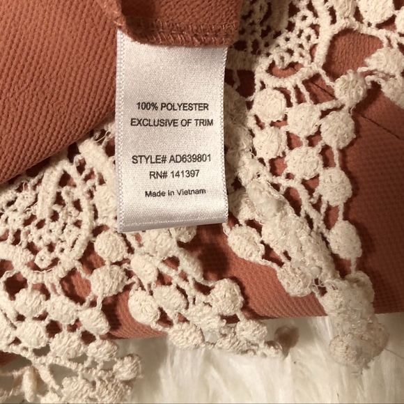 ASTR Crochet Trim Top - Picture 4 of 6